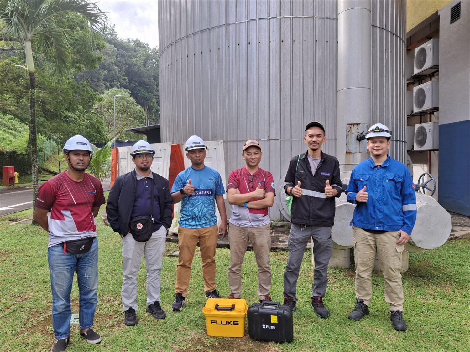 AMKA Academy thermography and PD training group on site with FLUKE and FLIR equipment